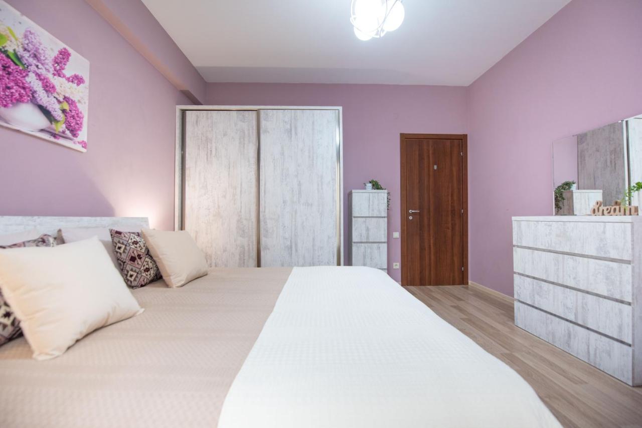 Gg Home - Cozy 2-Bedroom Apartment On Givi Kartozia Tbilisi Bagian luar foto