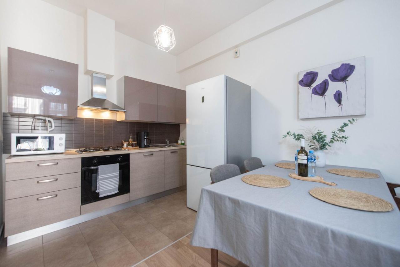 Gg Home - Cozy 2-Bedroom Apartment On Givi Kartozia Tbilisi Bagian luar foto